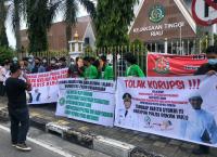 Mahasiswa UPP Desak Kejati Riau Tangkap Cabup Rohul
